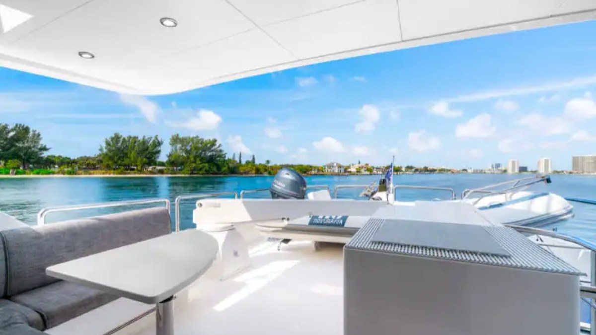 85' Horizon - Yacht Rental in Palm Beach, Florida