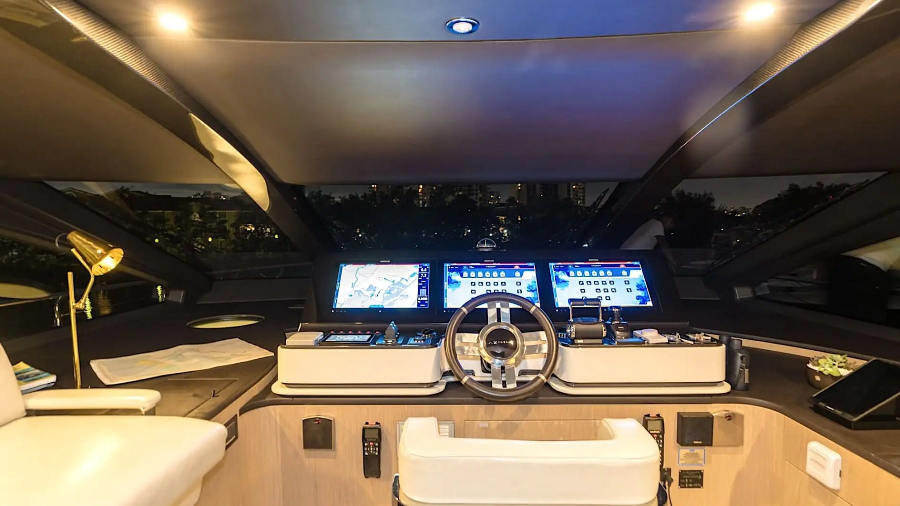 88′ Azimut foredeck lounge Nassau