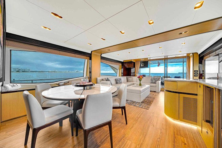 84′ Azimut family charter moments Miami – image 16