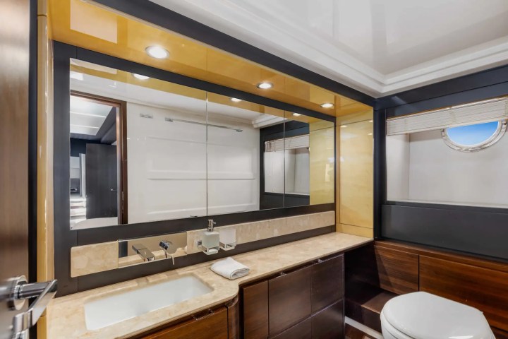 68′ Azimut interior detail finishes Aventura