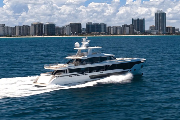 118' Azimut - Yacht Rental in Miami, Florida