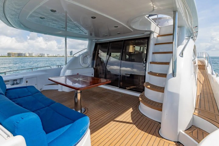 80′ Sunseeker couples escape Miami