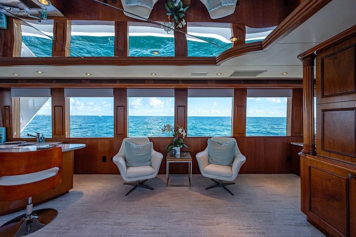 102′ Hatteras sleek side profile Nassau