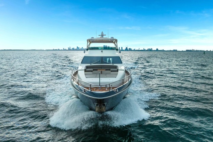 84′ Azimut shaded lounge area Miami – image 18