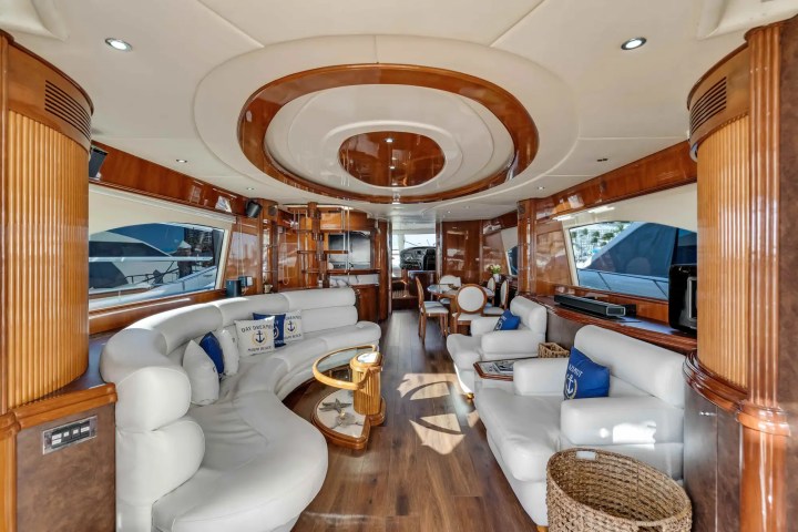 90' Azimut - Yacht Rental in Miami Beach, Florida
