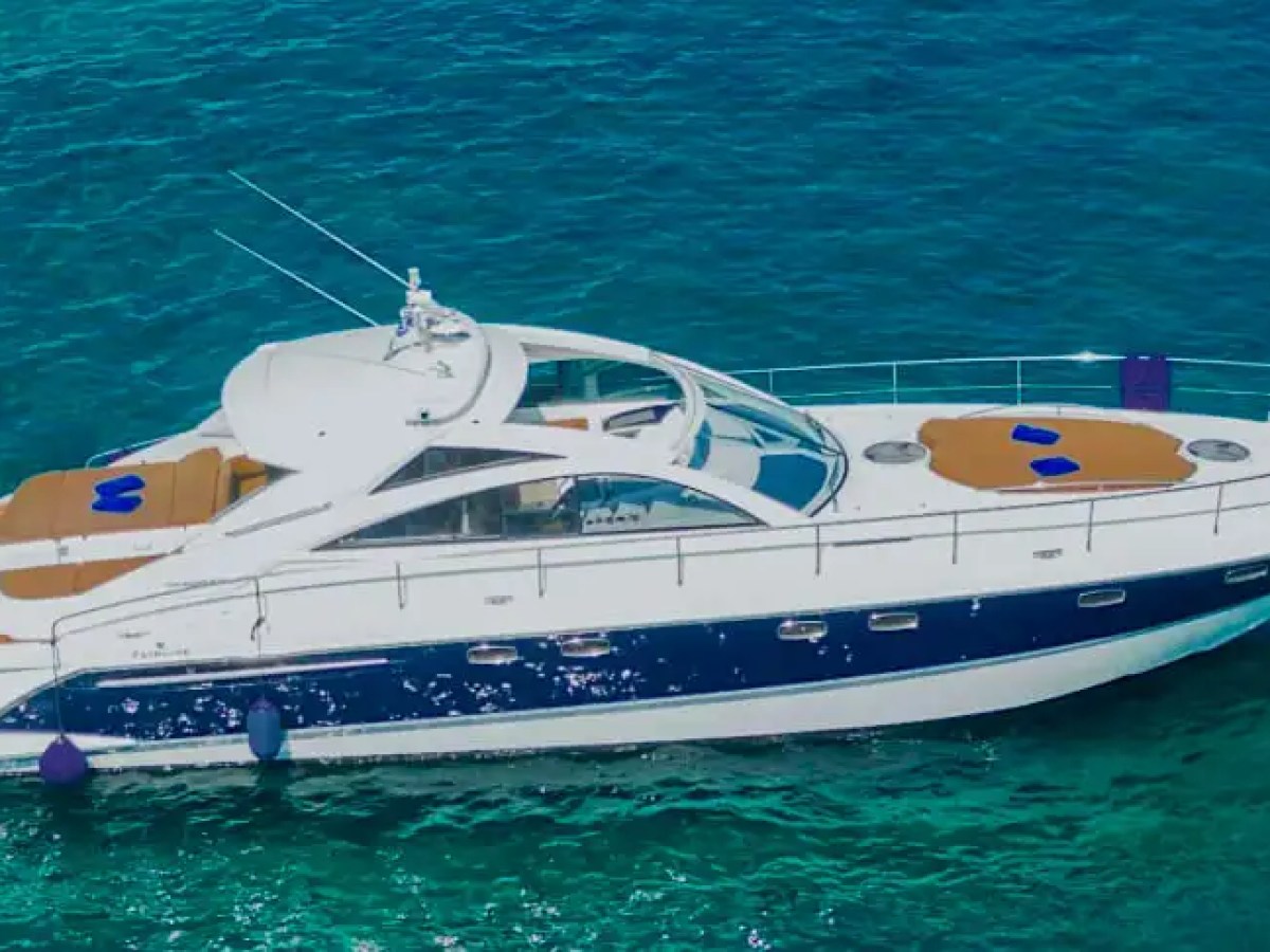52' Fairline - Yacht Rental in Riviera Beach, Florida