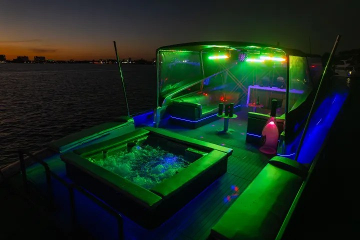 94' Leopard - Yacht Rental in Miami, Florida