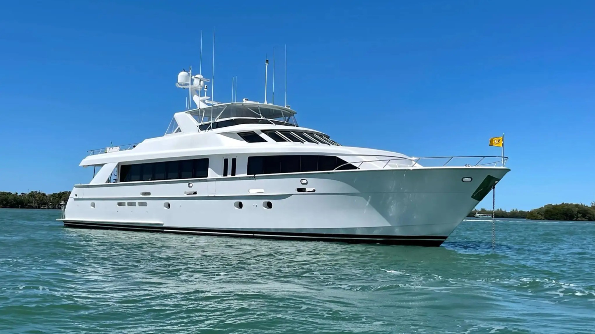 102′ Hatteras aerial view Nassau