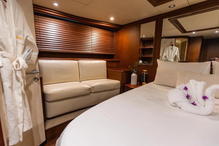 100' Azimut - Yacht Rental in Miami, Florida