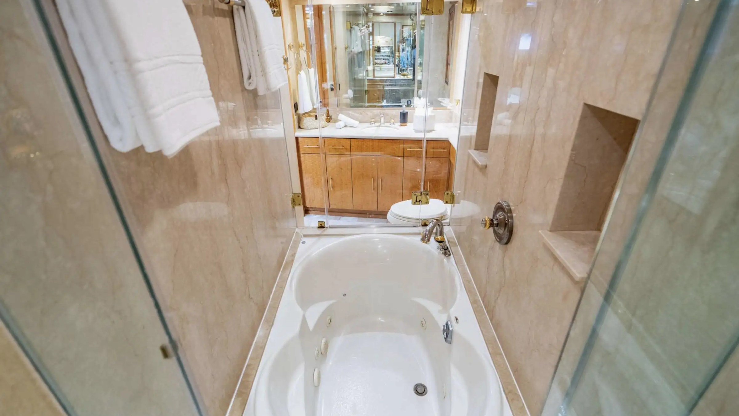 95' Intermarine - Yacht Rental in Fort Lauderdale, Florida