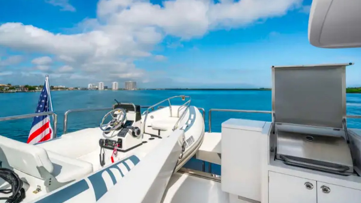 85' Horizon - Yacht Rental in Palm Beach, Florida