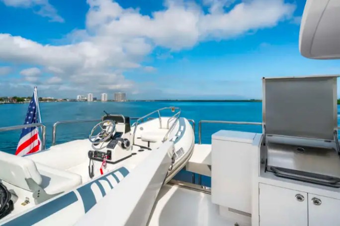 85' Horizon - Yacht Rental in Palm Beach, Florida