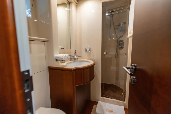 100' Azimut - Yacht Rental in Miami, Florida