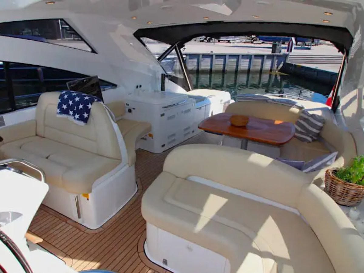 52' Fairline - Yacht Rental in Riviera Beach, Florida