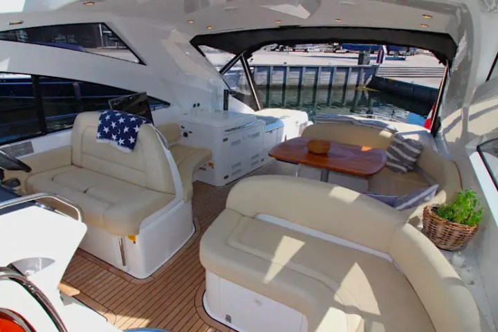 52' Fairline - Yacht Rental in Riviera Beach, Florida