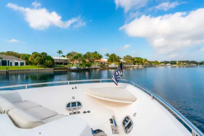 85' Horizon - Yacht Rental in Palm Beach, Florida
