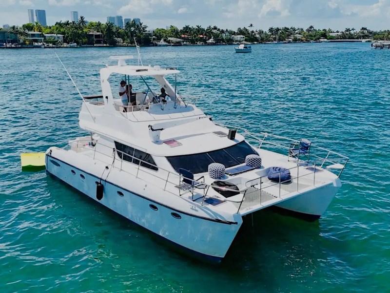 Bow sun-lounge on 52′ Africat Miami