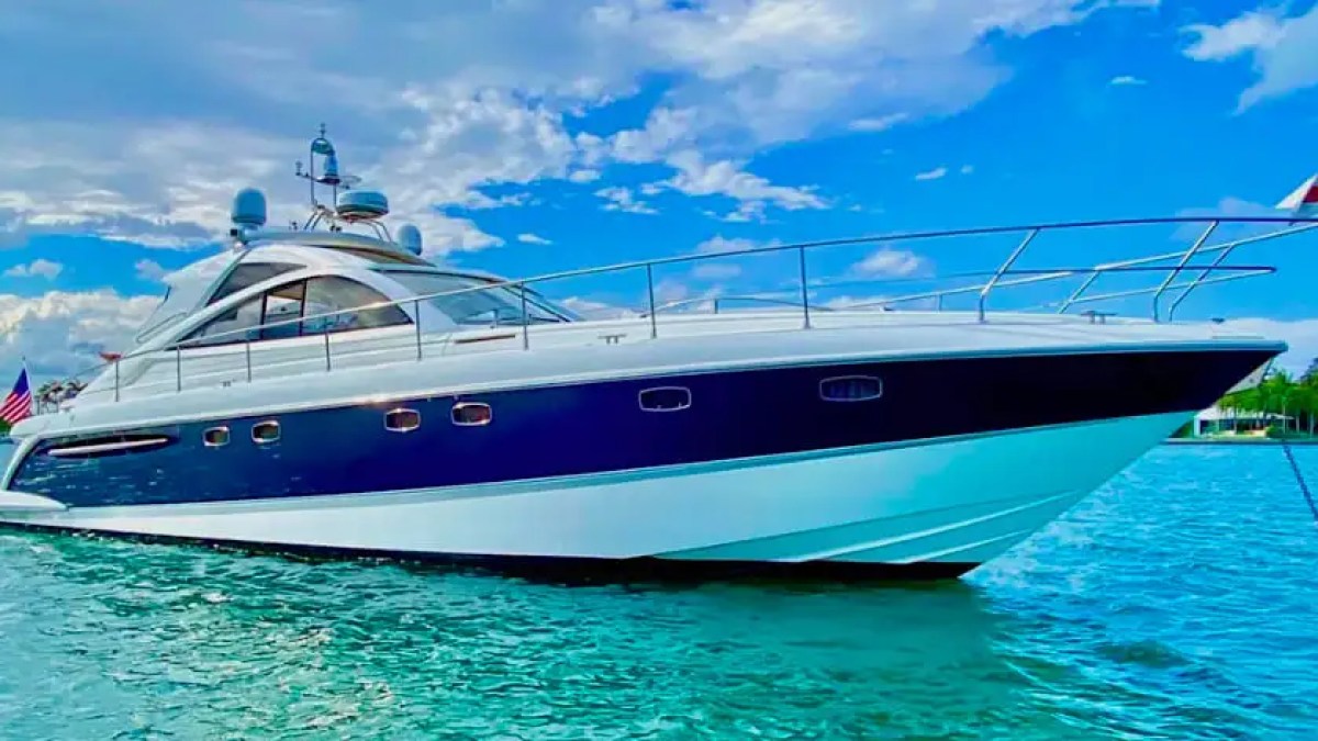 52' Fairline - Yacht Rental in Riviera Beach, Florida