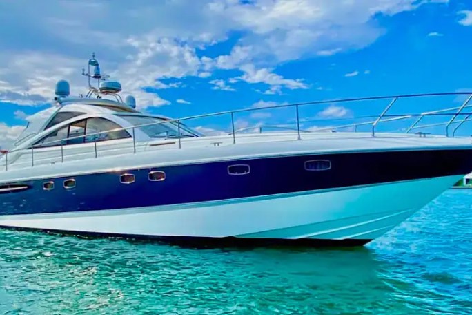 52' Fairline - Yacht Rental in Riviera Beach, Florida