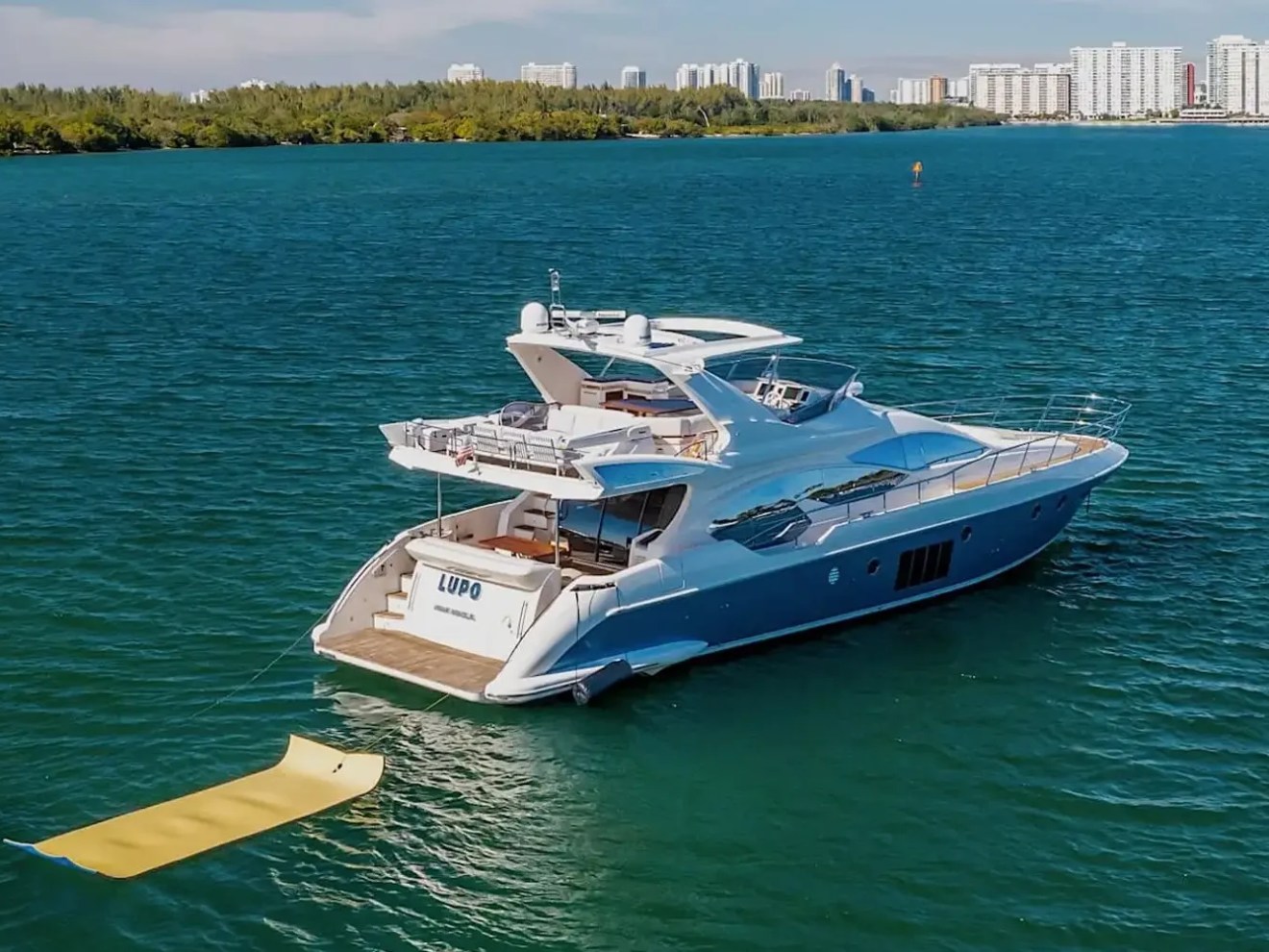 70′ Azimut luxury yacht charter Aventura