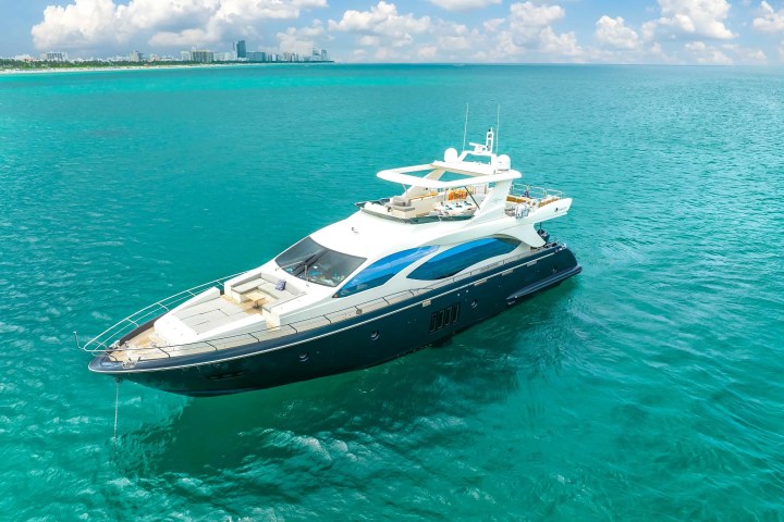 84′ Azimut luxury yacht charter Miami – image 01