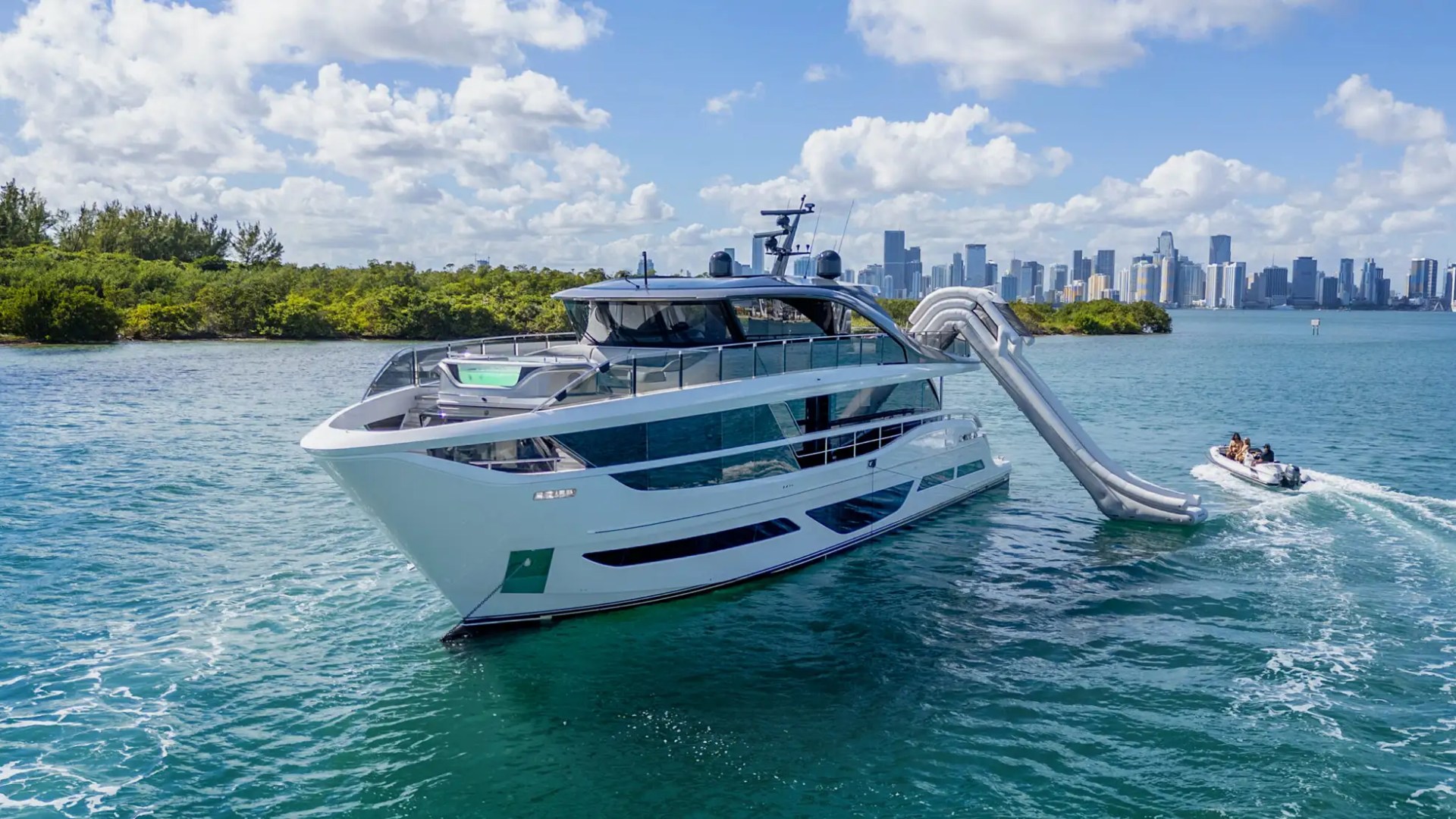 Top-down bow drone of 100′ Princess Miami