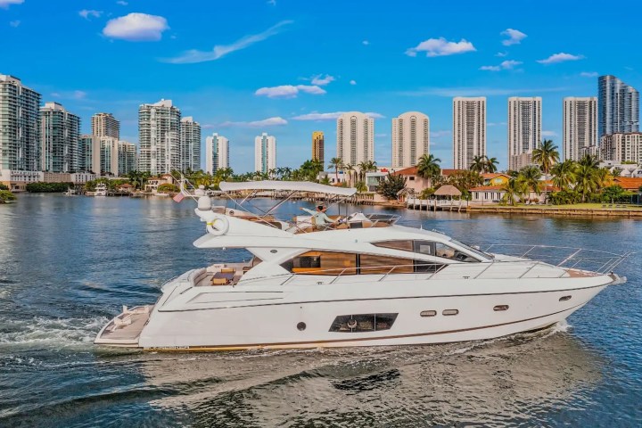 70′ Sunseeker luxury yacht charter Miami – image 01