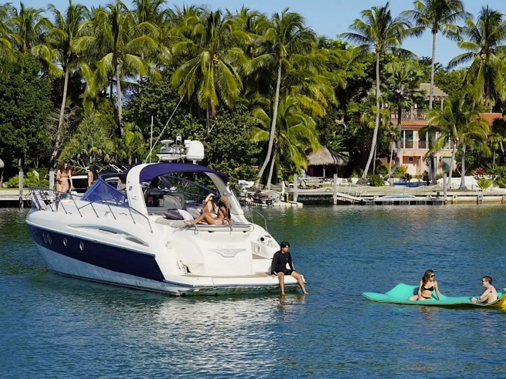 50′ Cranchi luxury yacht charter Key Biscayne – image 01