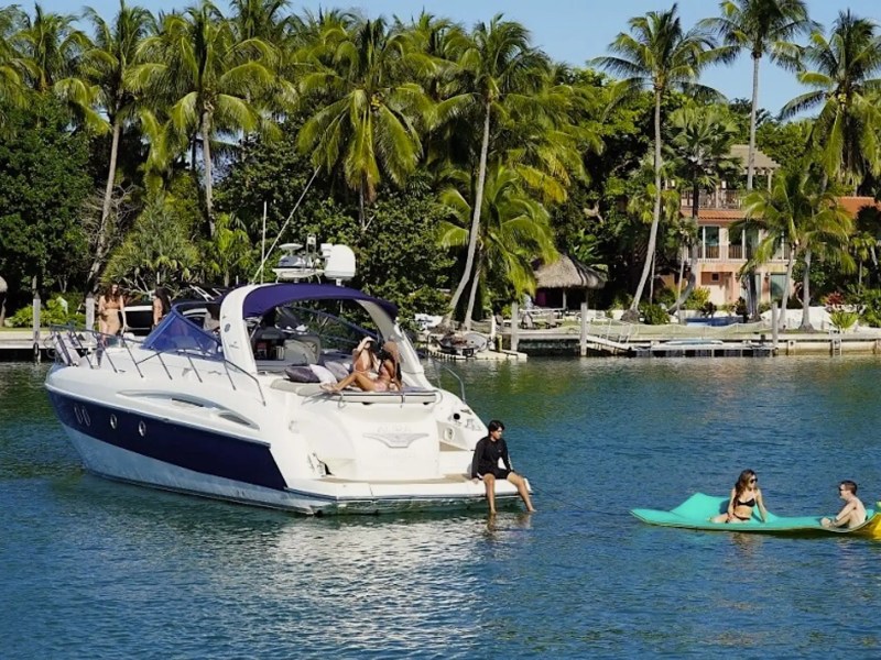 50′ Cranchi luxury yacht charter Key Biscayne