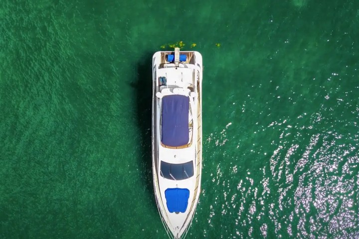 70′ Azimut luxury yacht charter Miami – image 01