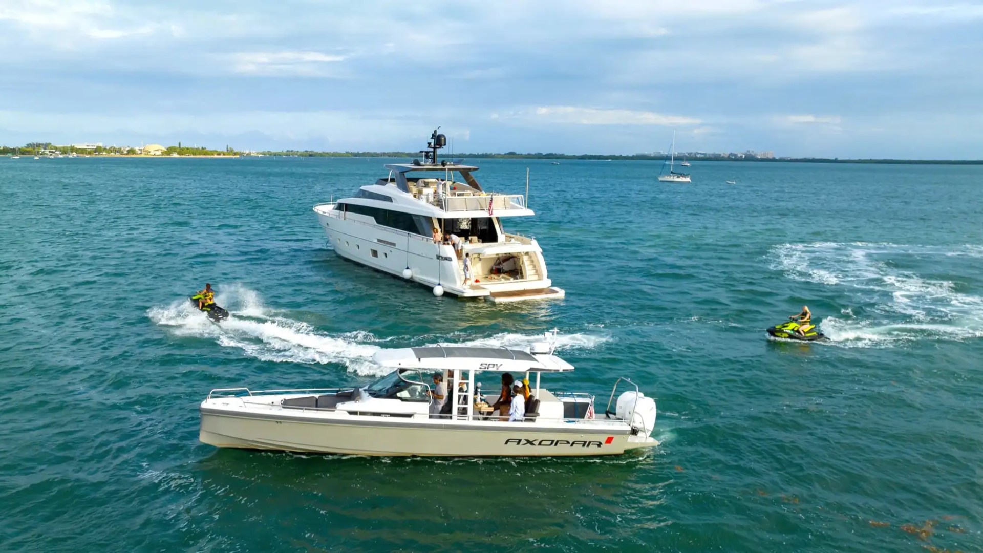 97' San Lorenzo - Yacht Rental in Miami Beach, Florida