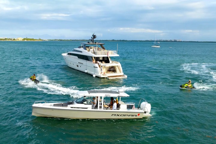 97' San Lorenzo - Yacht Rental in Miami Beach, Florida