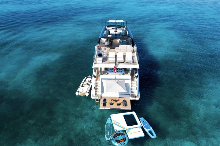88' Azimut - Yacht Rental in Miami, Florida