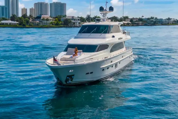 85' Horizon - Yacht Rental in Palm Beach, Florida