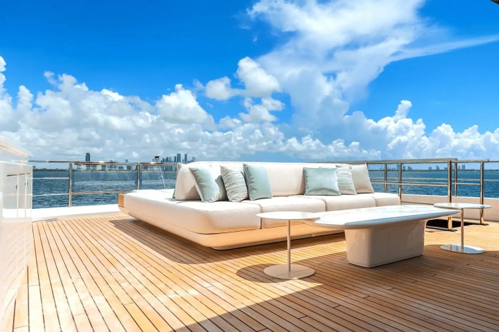 118' Azimut - Yacht Rental in Miami, Florida