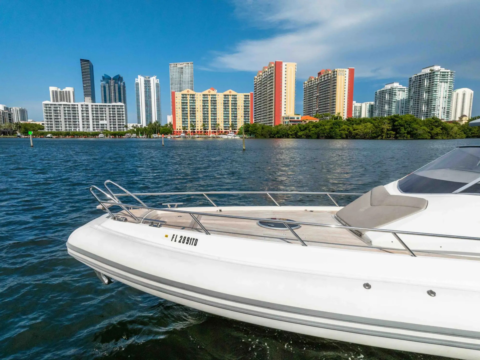 44′ Capelli foredeck sunpads Miami
