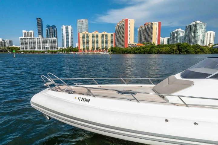 44′ Capelli foredeck sunpads Miami