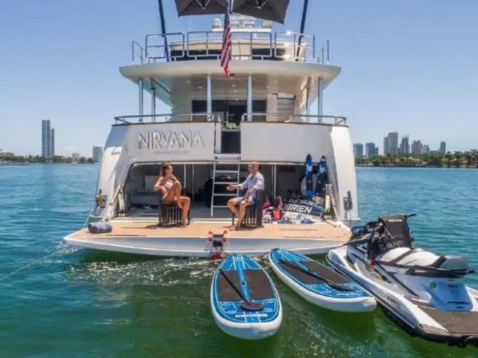 110' Horizon - Yacht Rental in Miami Beach, Florida