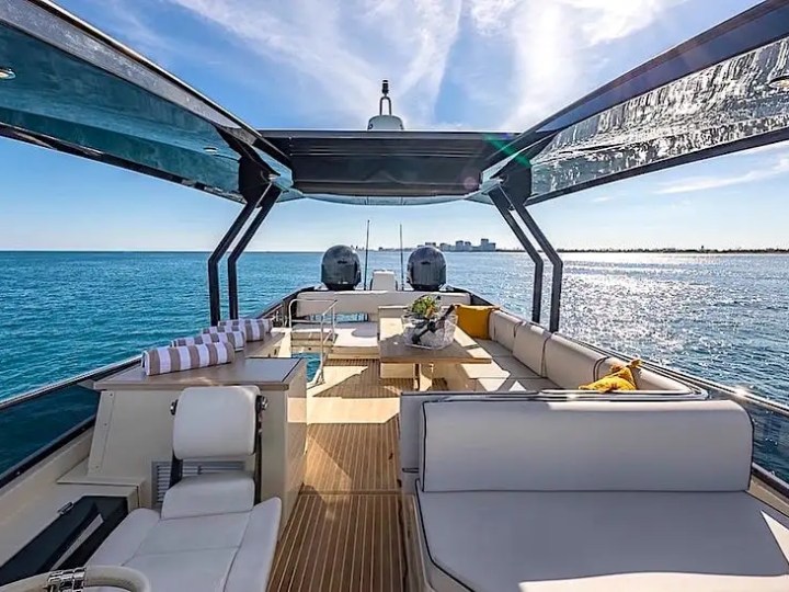 62′ Beneteau foredeck lounge Aventura