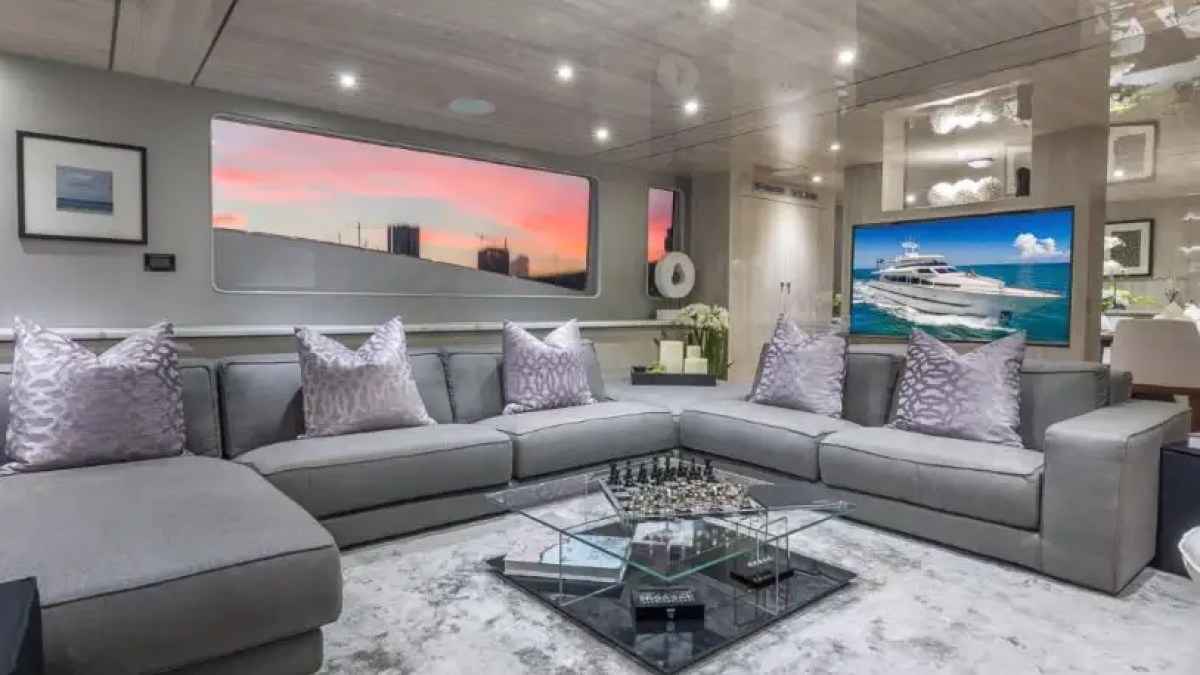 110' Horizon - Yacht Rental in Miami Beach, Florida