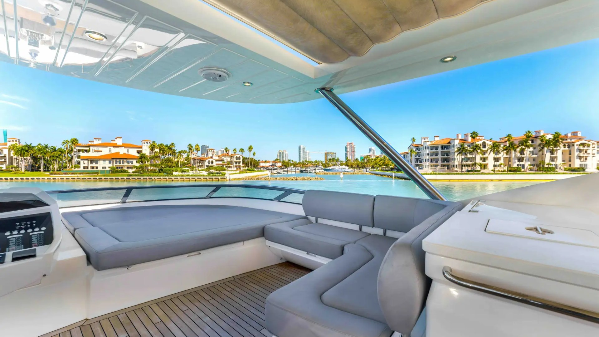 96' Sunseeker - Yacht Rental in Miami Beach, Florida