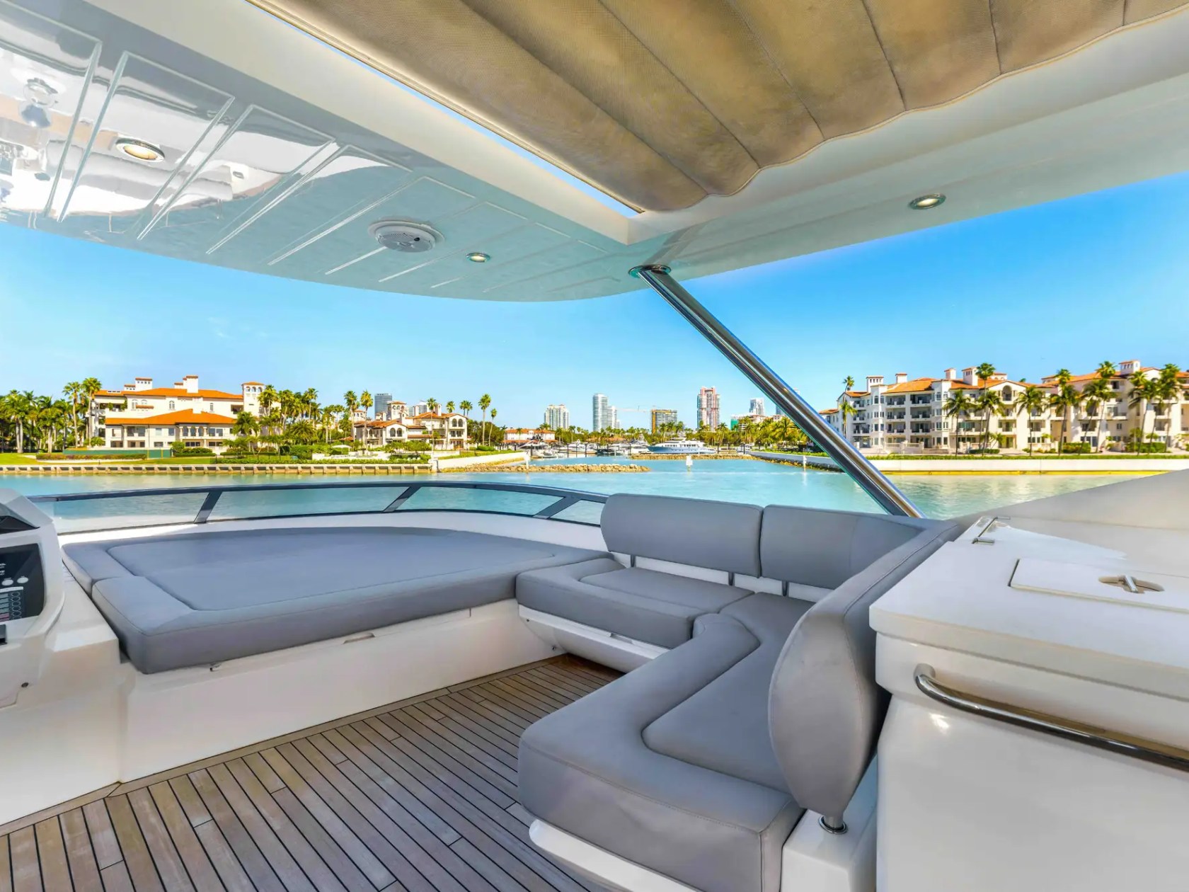 96' Sunseeker - Yacht Rental in Miami Beach, Florida