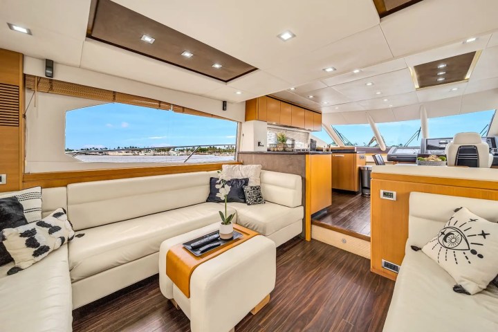 70′ Sunseeker couples escape Miami – image 17
