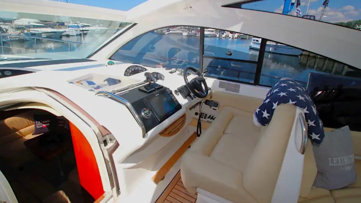 52' Fairline - Yacht Rental in Riviera Beach, Florida