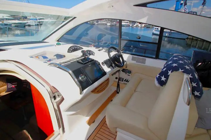 52' Fairline - Yacht Rental in Riviera Beach, Florida