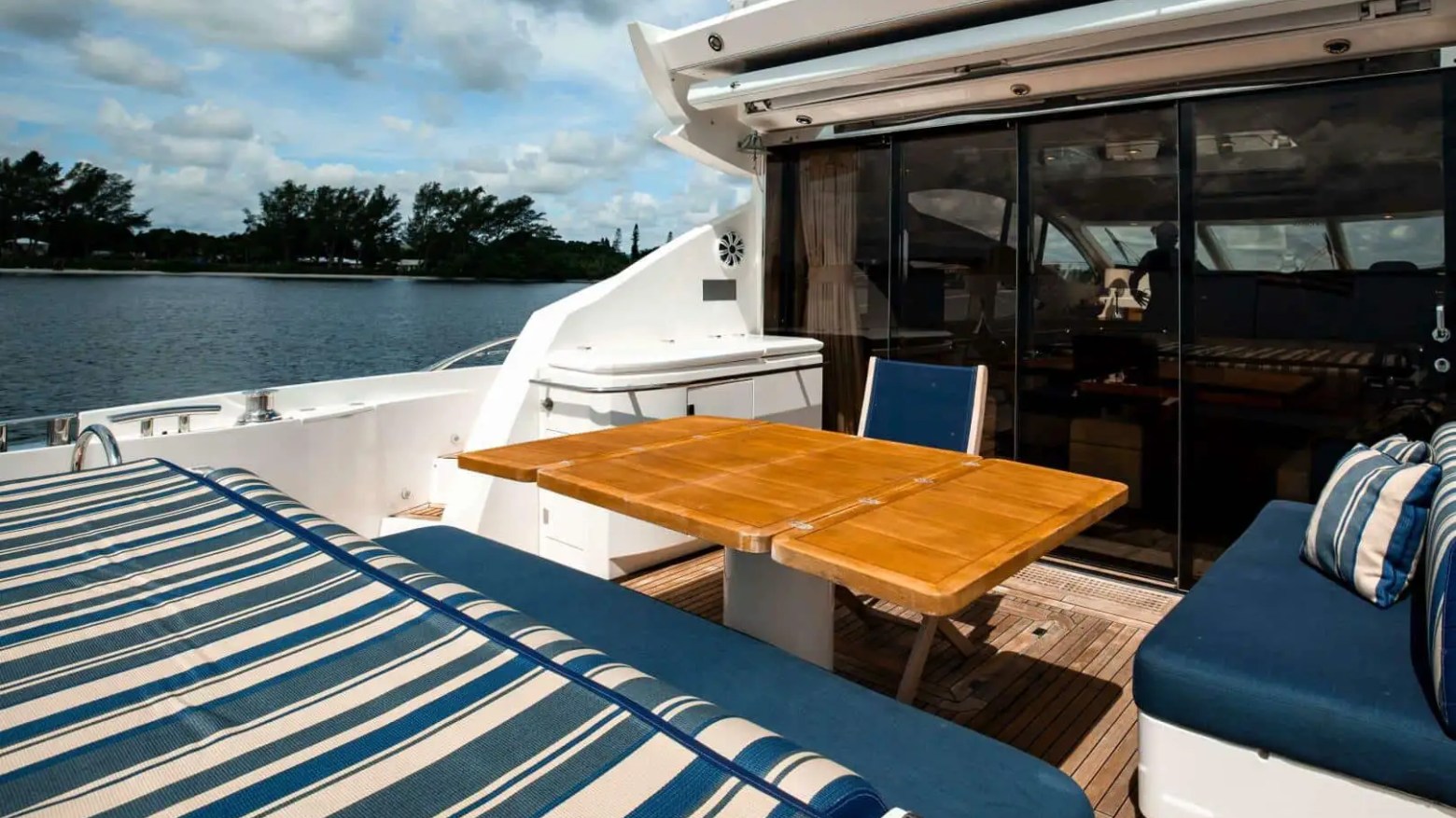 64' SunSeeker - Yacht Rental in Jupiter, Florida