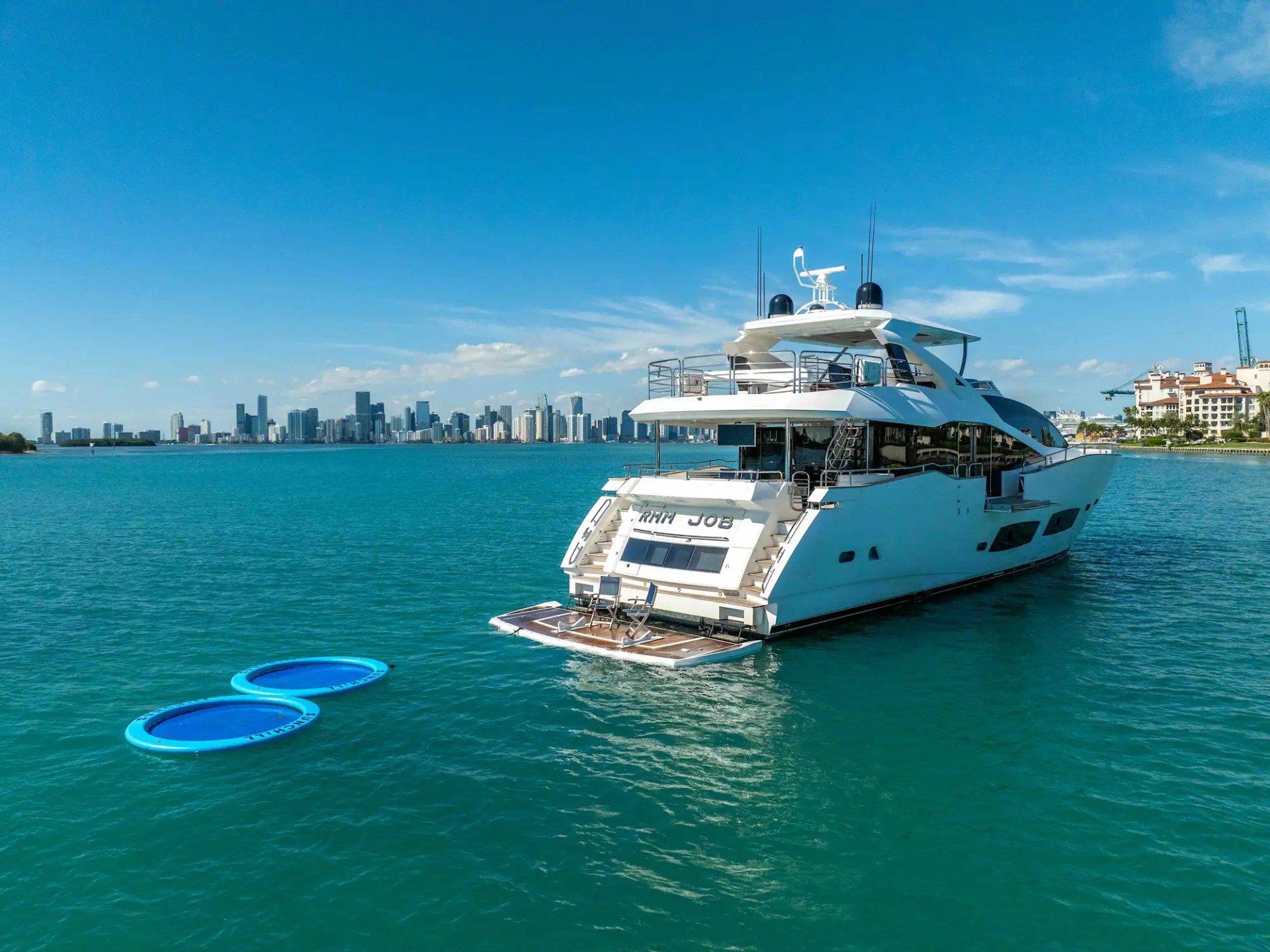 96' Sunseeker - Yacht Rental in Miami Beach, Florida
