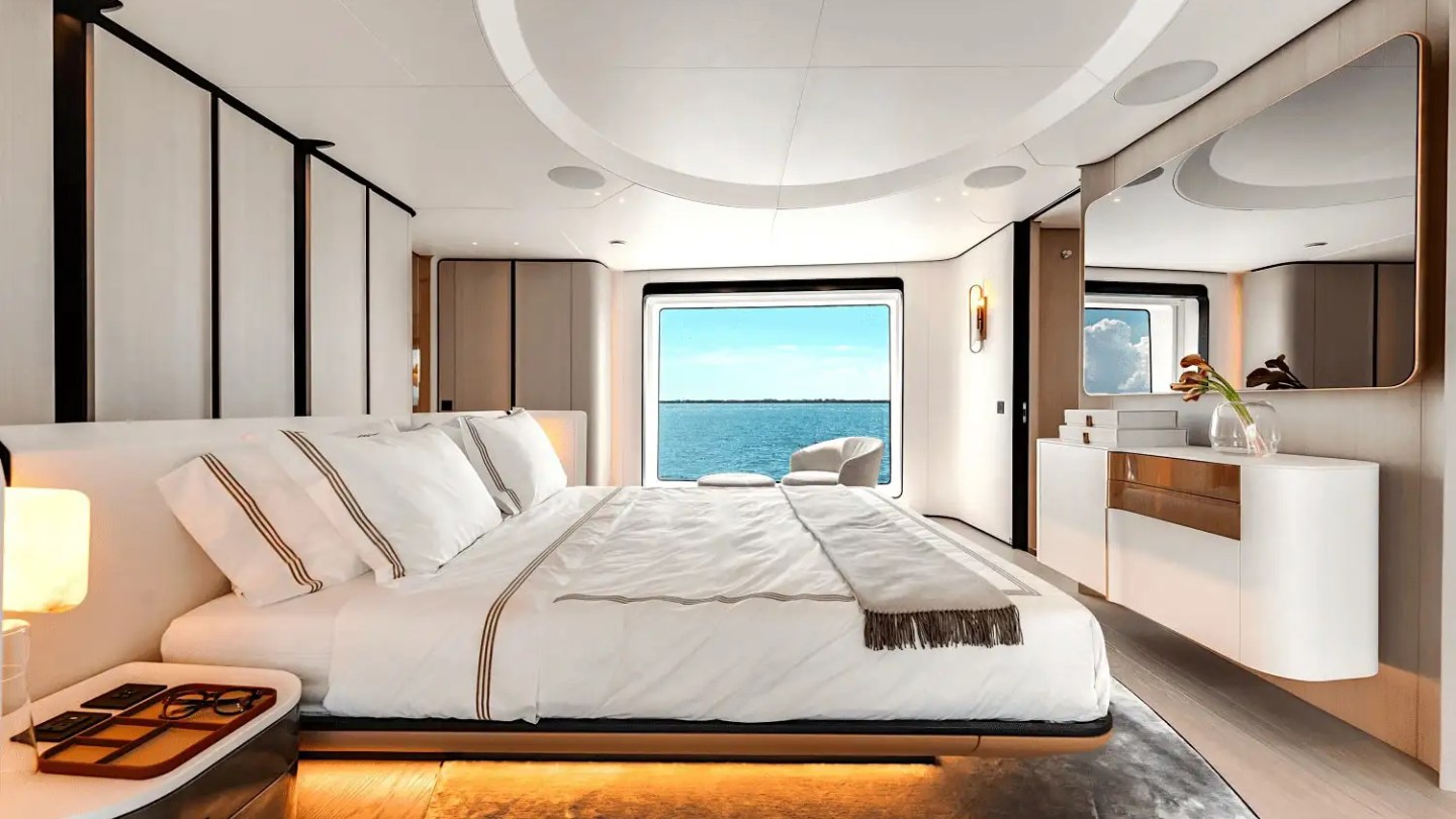Master stateroom on 118′ Azimut Miami