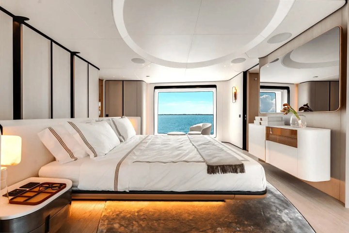 118' Azimut - Yacht Rental in Miami, Florida