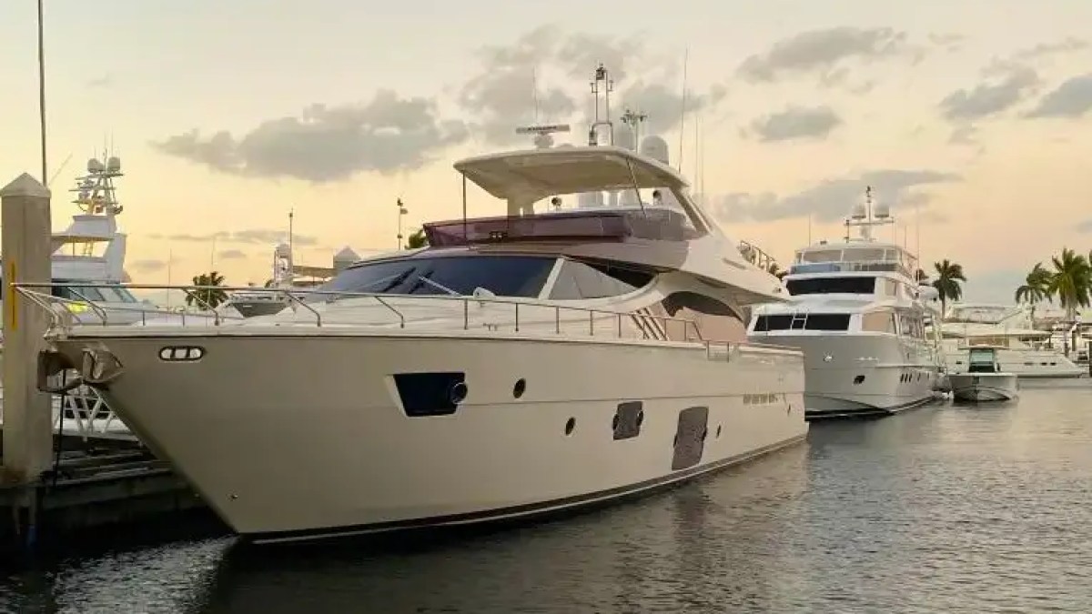 88' Ferretti - Yacht Rental in Fort Lauderdale, Florida
